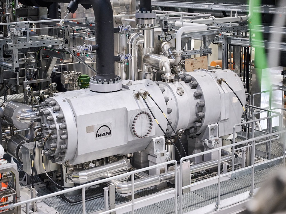 Seawater heat pump makes successful start