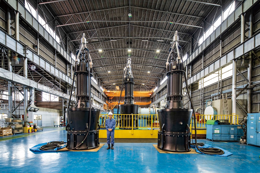 Four huge Tsurumi pumps fill facility within minute