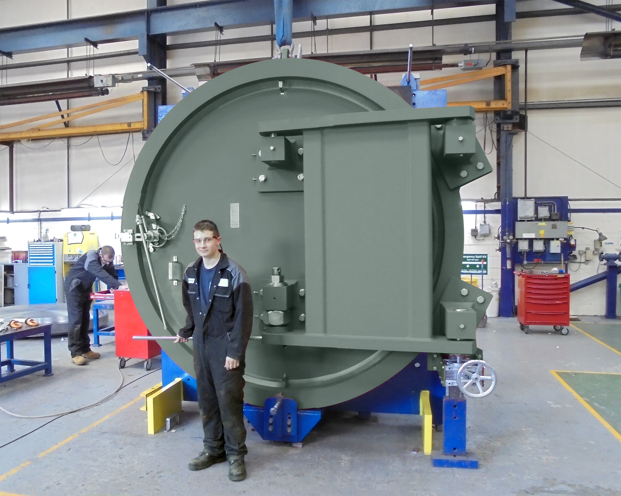 Pressure vessel access solutions to support black powder filtration and pigging operations