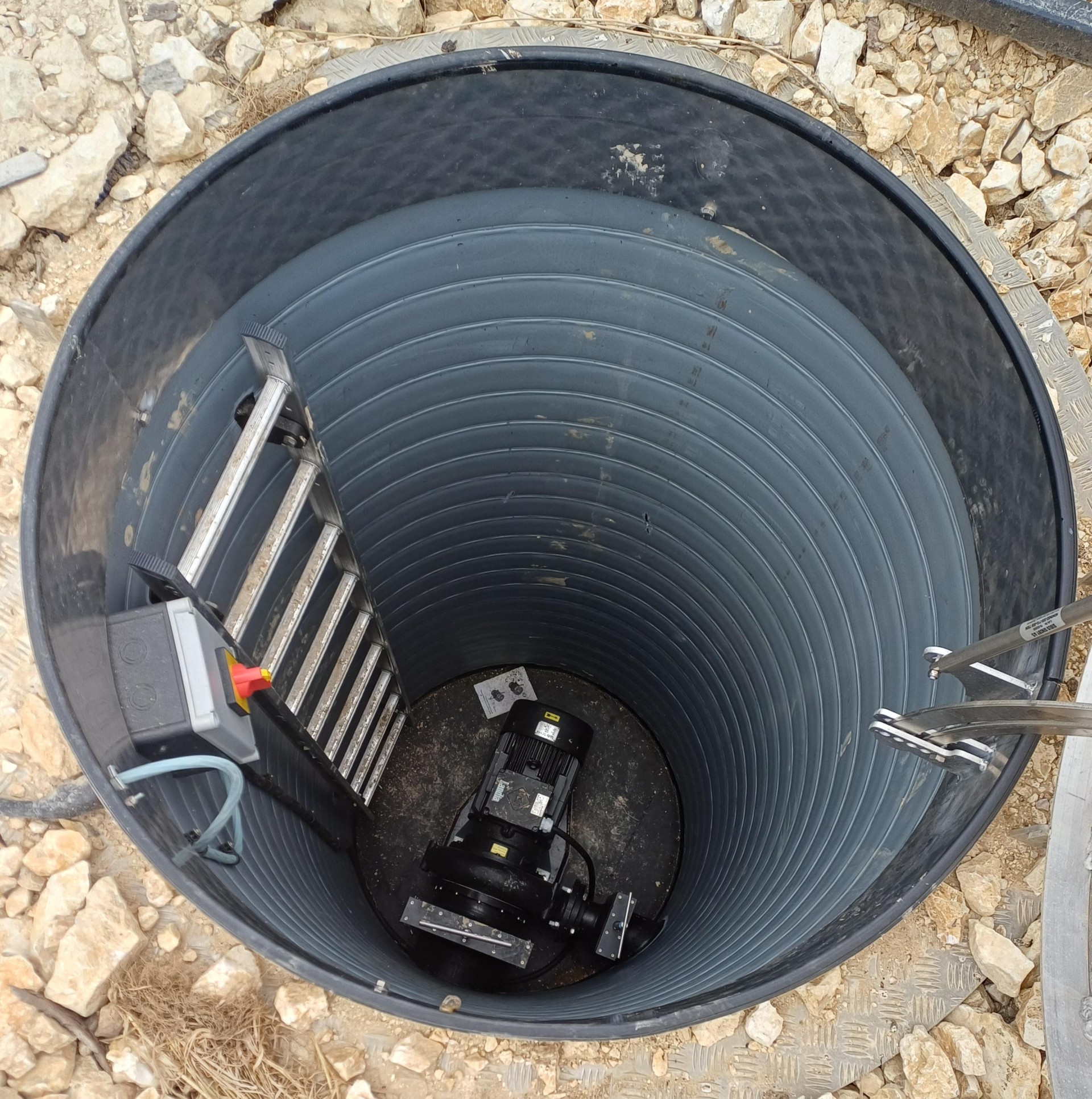 New pig slurry store with pump and mixer works wonders for farmer’s crops